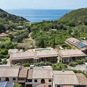 https://helios-borgo-alloro-37d-vista-piscina-e-vista-mare.it-tuscanyhotel.com
